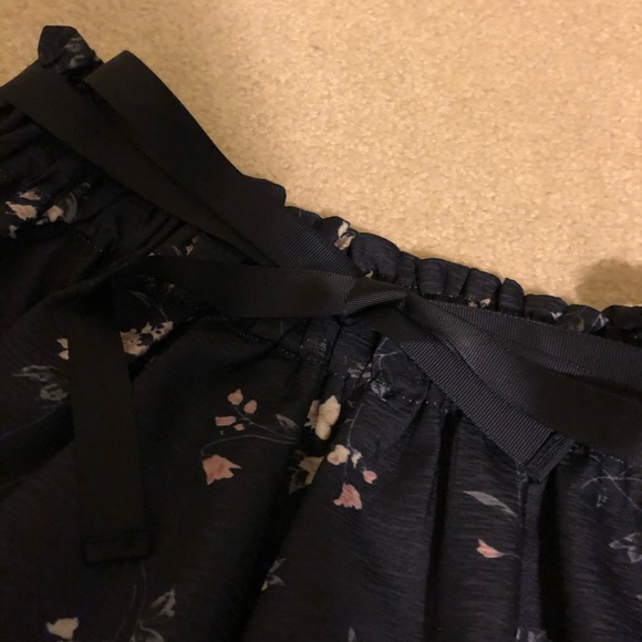 💜Navy Floral Print Skort with Bow - Picture 2 of 7